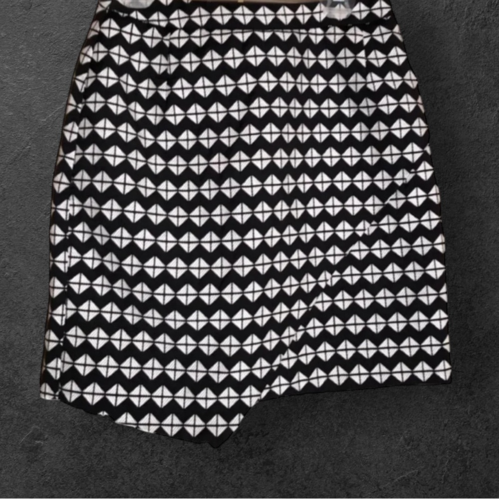 WH EUC WOMENS BLACK WHITE SKIRT BOTTOMS OFFICE FALL WINTER CASUAL HOLIDAY SIZE 4